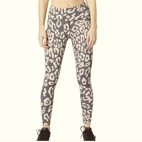 Vimmia Womens Printed Core Leggings Tan Leopard Pop Activewear size Large - Picture 1 of 15